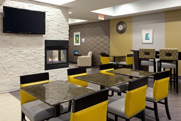 Holiday Inn Express and Suites Batavia by IHG Main image