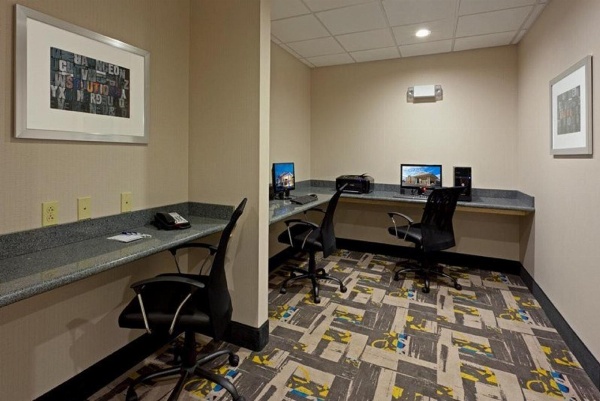 Holiday Inn Express and Suites Batavia by IHG image 4