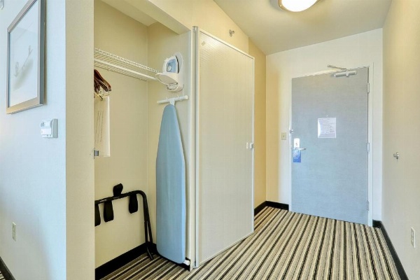 Holiday Inn Express and Suites Batavia by IHG image 45